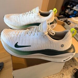 Nike Infinity Run 4 Men’s Road Running Shoes (White/Volt/Sail/Pro-Green) size 12